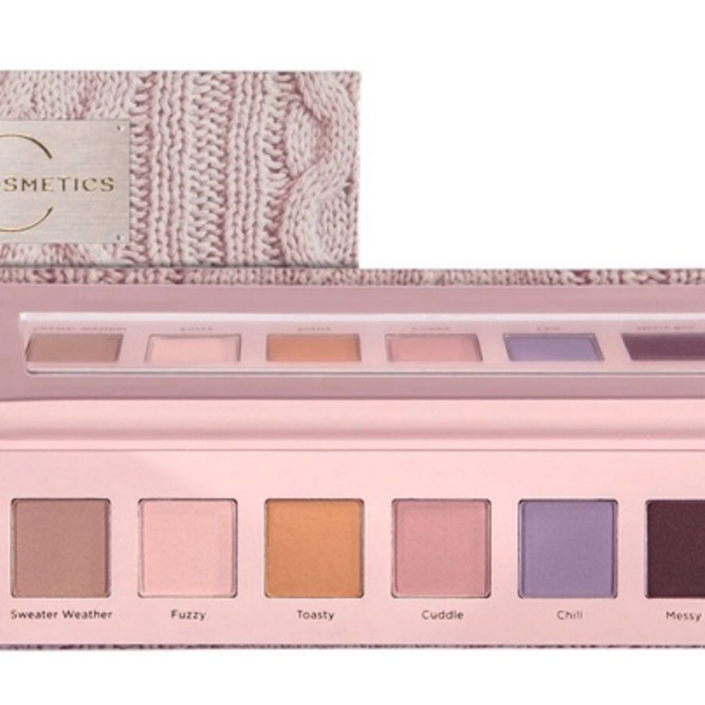 DOMINIQUE COSMETICS

Sweater Weather Eyeshadow Pal